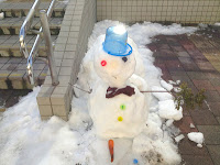 雪だるまも融けるいい天気