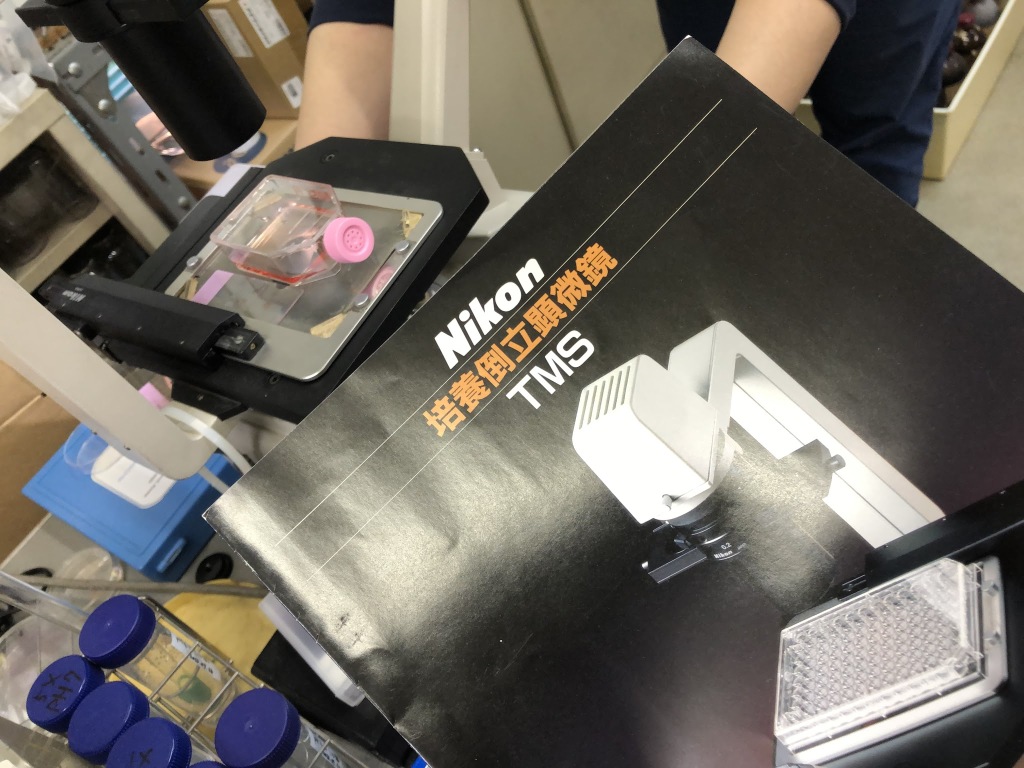 NIKON 培養倒立顕微鏡TMSのランプ交換！！は、カタログがあって助かりました。ランプも