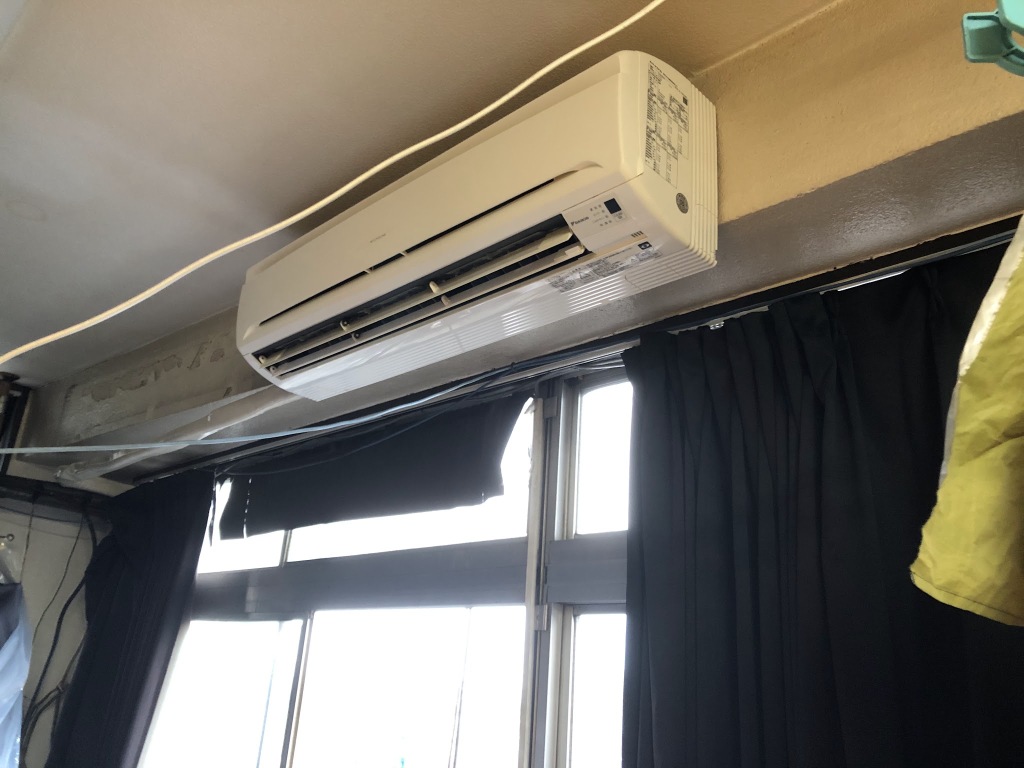 一番暑い場所の一番古いエアコンが壊れました。この時期で良かったです。