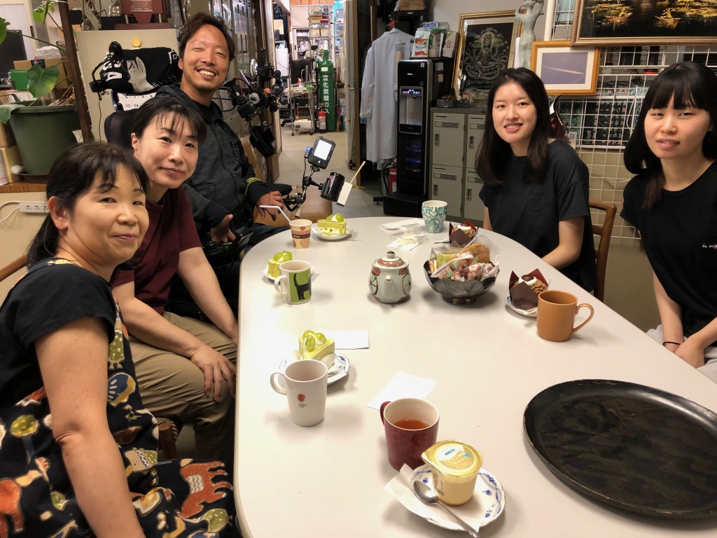 秋生まれのスタッフのお誕生日会をささやかに